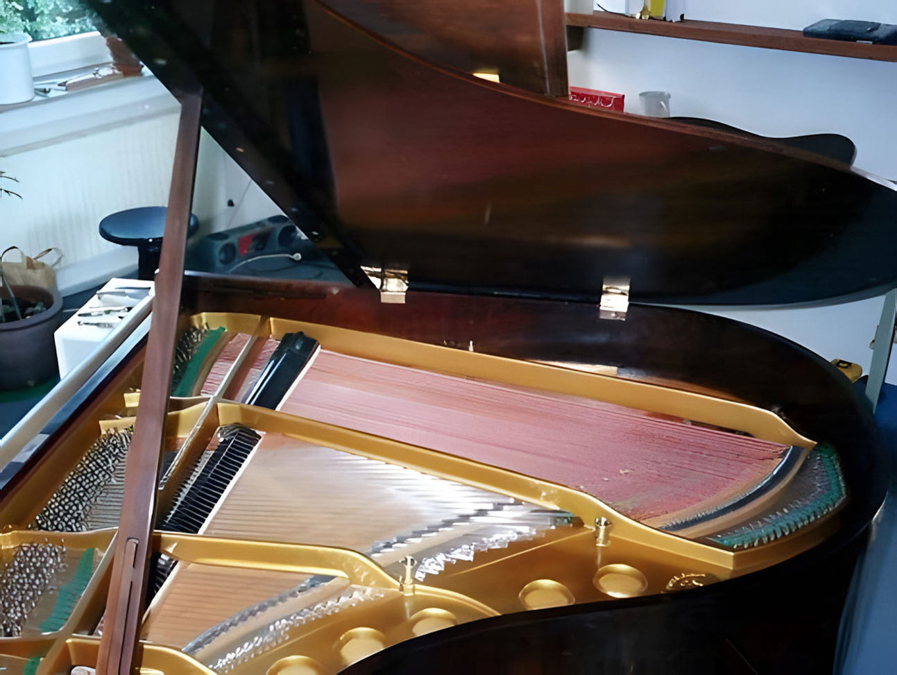 Ein Blick auf das Innere eines Steinway - Flügels.